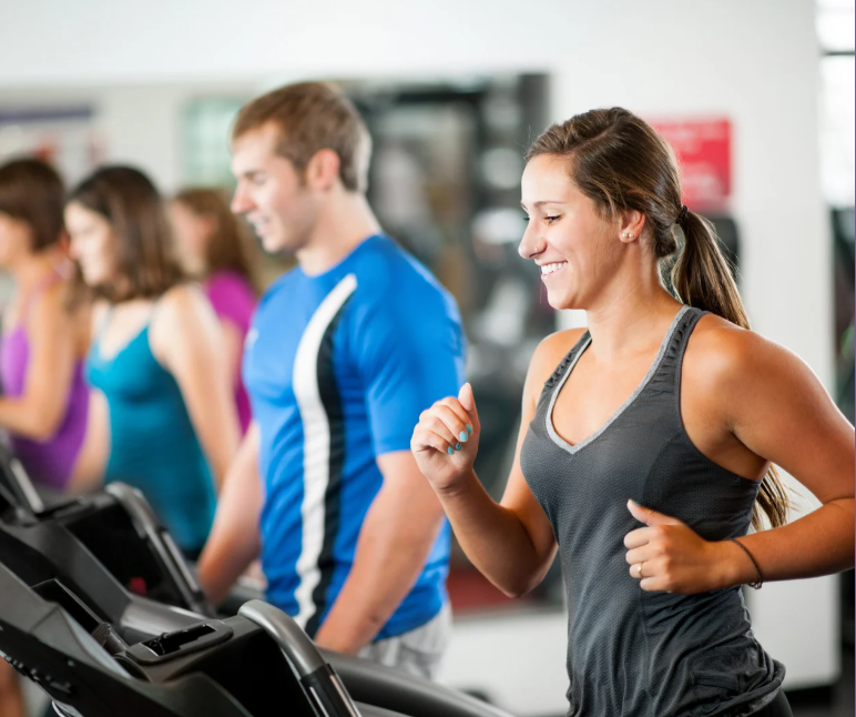 People running in a gym.