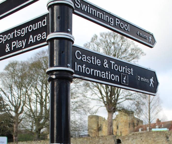 Tonbridge town centre signposts for castle, swimming pool and sportsground.