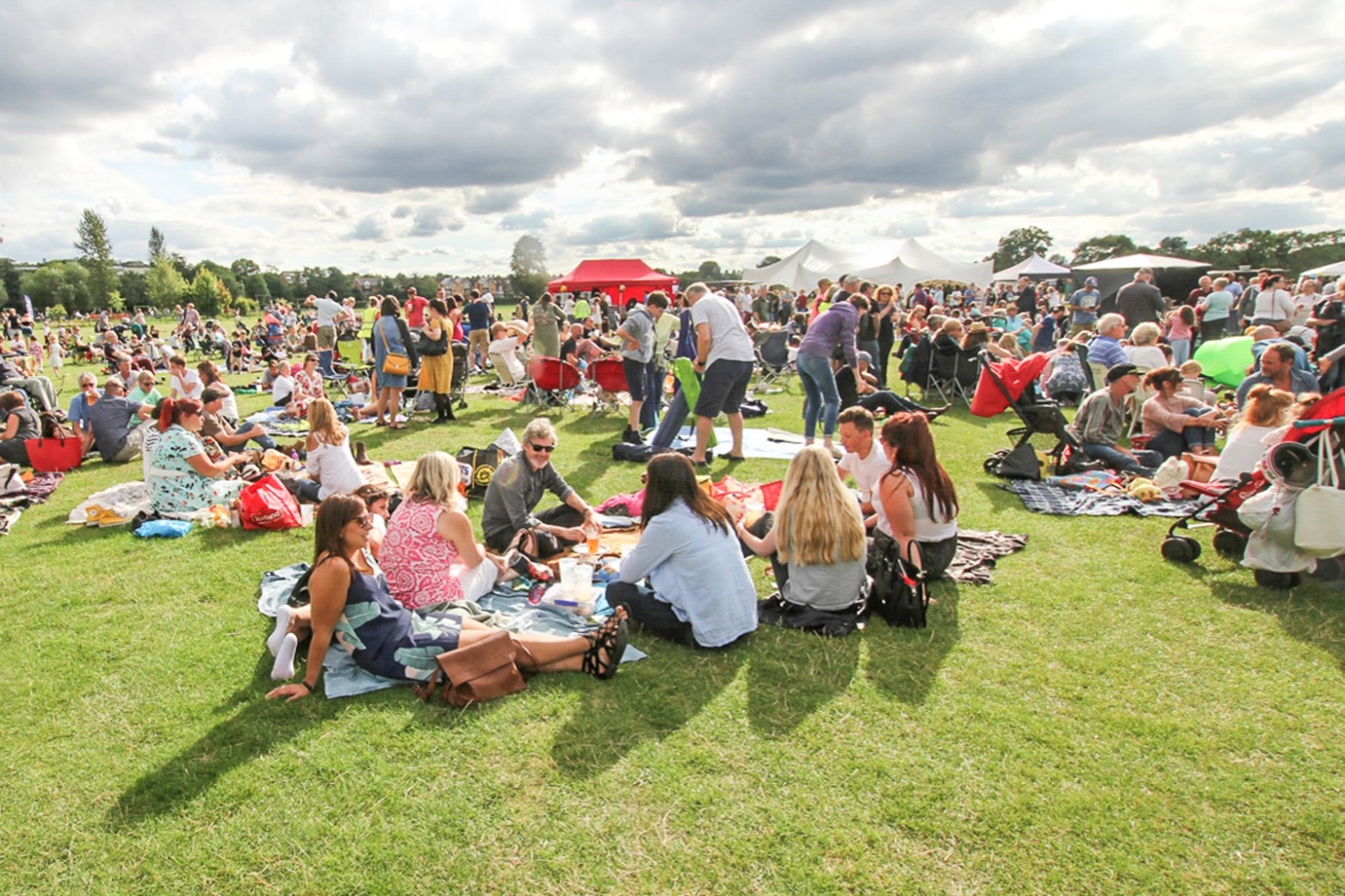 Picture showing a crowded festival event at Tonbridge Racecourse